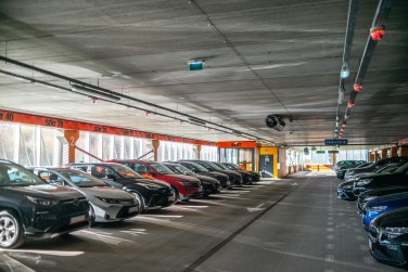 Modulinis namelis parkavimo aikštelėje – patogus nuomos punktas